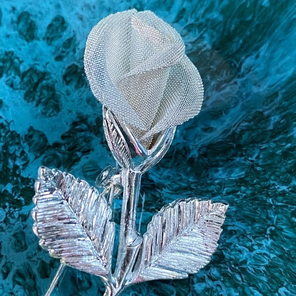 Vintage Anne Klein Signed Mesh Rose Silver Tone Brooch 2" - Picture 4 of 5